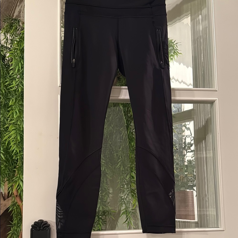 Lululemon Women’s Black Sheer Spandex Zipper Pocket Leggings
